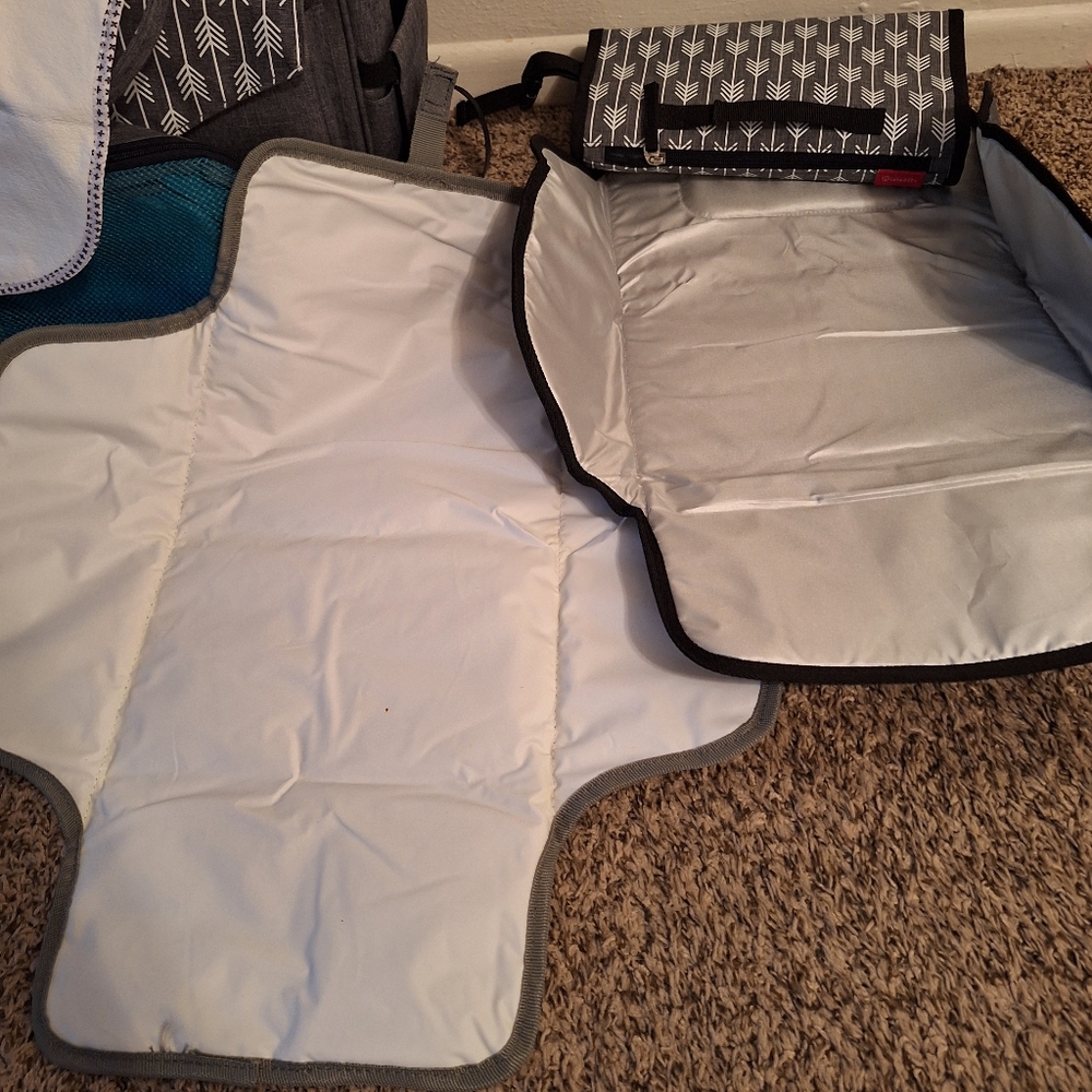 LEKEBABY Like New Diaper Backpack - Picture 8 of 9